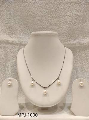 Freshwater pearl jewellery set, silver chain necklace with triple drop pendants and stud earrings 4