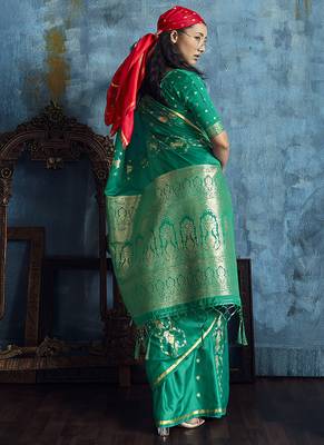 Green satin weaving handloom silk blend saree 2