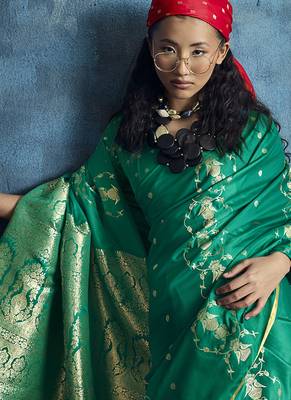 Green satin weaving handloom silk blend saree 4