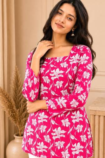 Pink floral printed cotton straight fit women top