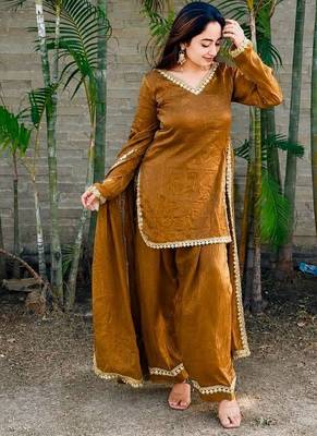  gold chanderi silk kurta set with delicate lace detailing and matching dupatta 3