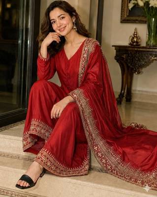 red festive kurta set with gold zari border palazzo and dupatta 2