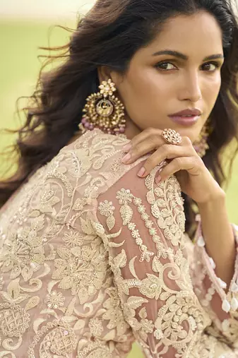 Light-peach wich net embroiderde plazoo suit