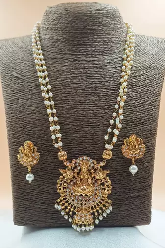 White color necklace set with earrings, moti & agate stone, gold plated