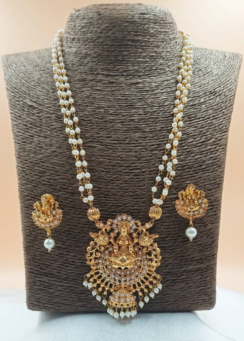 White color necklace set with earrings, moti & agate stone, gold plated