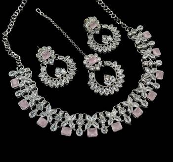 Beby pink rhodium-plated agate stone necklace set with earrings & maang tikka 2