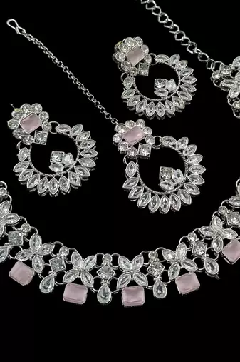 Beby pink rhodium-plated agate stone necklace set with earrings & maang tikka