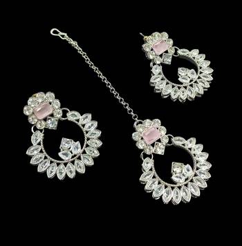 Beby pink rhodium-plated agate stone necklace set with earrings & maang tikka 3