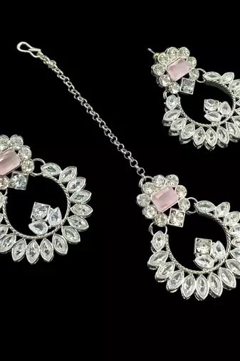 Beby pink rhodium-plated agate stone necklace set with earrings & maang tikka