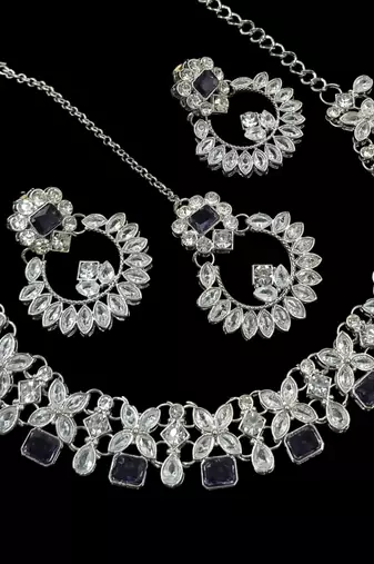 Purple rhodium-plated agate stone necklace set with earrings & maang tikka