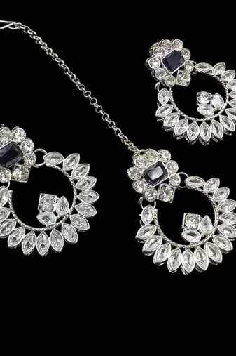 Purple rhodium-plated agate stone necklace set with earrings & maang tikka