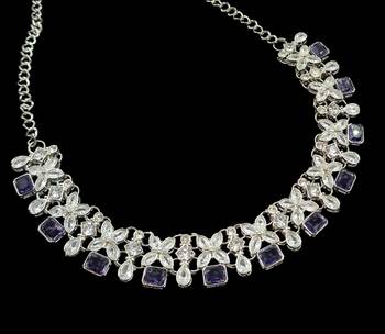 Purple rhodium-plated agate stone necklace set with earrings & maang tikka 4