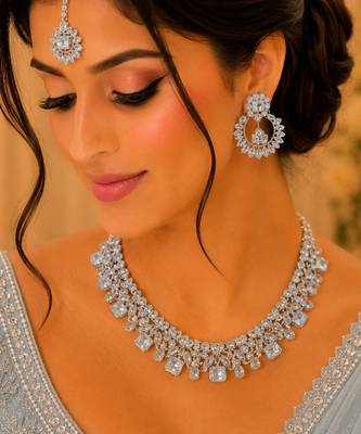 White rhodium-plated agate stone necklace set with earrings & maang tikka 1
