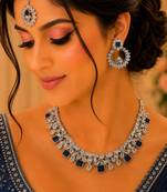 Blue rhodium-plated agate stone necklace set with earrings & maang tikka