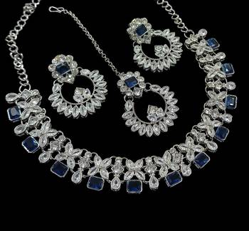 Blue rhodium-plated agate stone necklace set with earrings & maang tikka 2