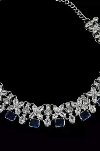 Blue rhodium-plated agate stone necklace set with earrings & maang tikka
