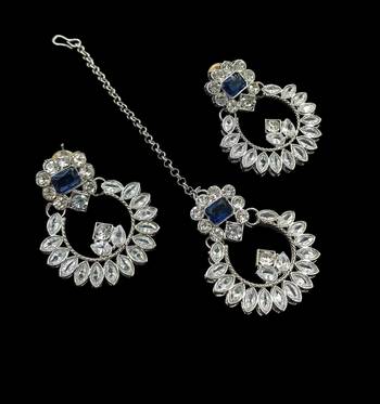 Blue rhodium-plated agate stone necklace set with earrings & maang tikka 4