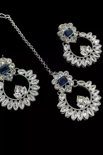 Blue rhodium-plated agate stone necklace set with earrings & maang tikka