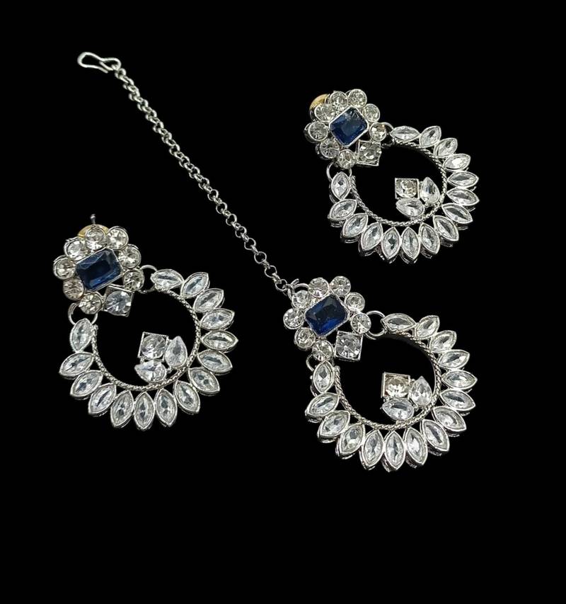 Blue rhodium-plated agate stone necklace set with earrings & maang tikka