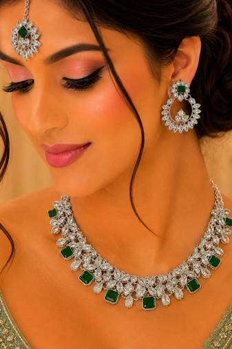 Green rhodium-plated agate stone necklace set with earrings & maang tikka