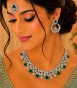 Green rhodium-plated agate stone necklace set with earrings & maang tikka