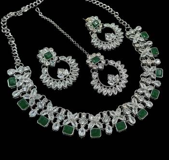 Green rhodium-plated agate stone necklace set with earrings & maang tikka 2