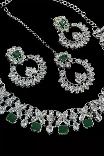 Green rhodium-plated agate stone necklace set with earrings & maang tikka