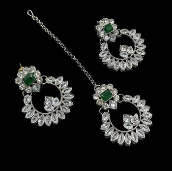 Green rhodium-plated agate stone necklace set with earrings & maang tikka 3