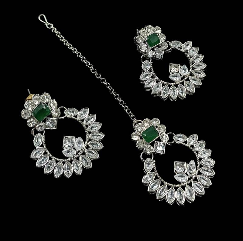 Green rhodium-plated agate stone necklace set with earrings & maang tikka
