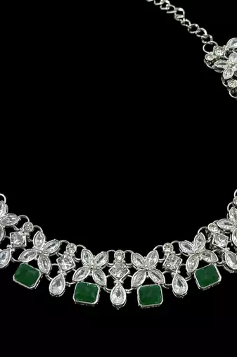 Green rhodium-plated agate stone necklace set with earrings & maang tikka