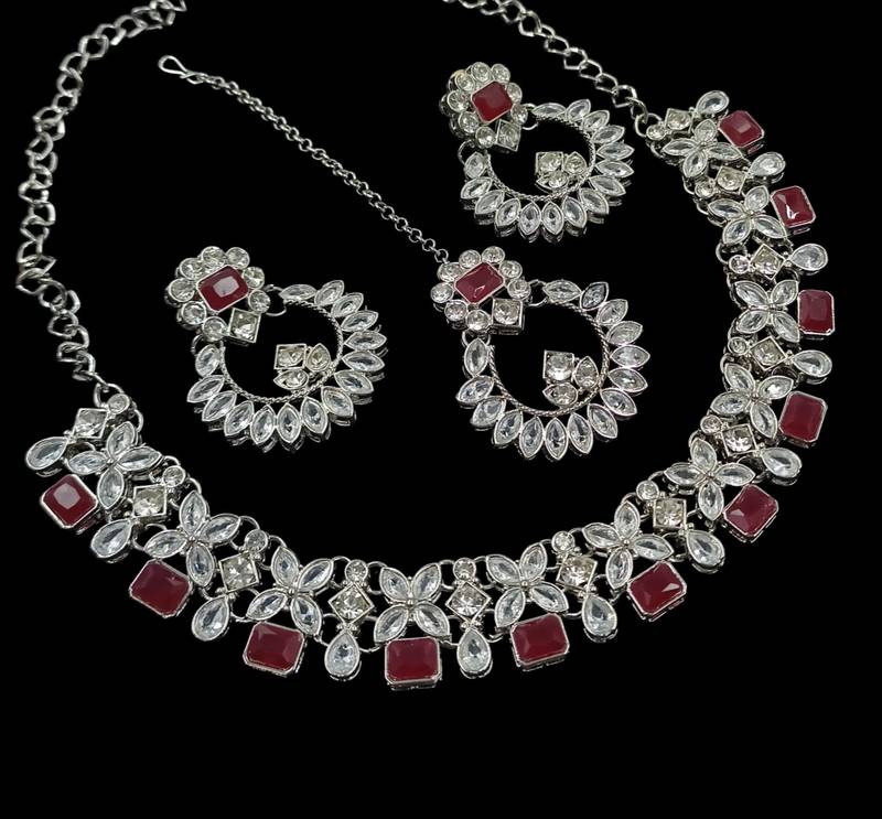 Maroon rhodium-plated agate stone necklace set with earrings & maang tikka