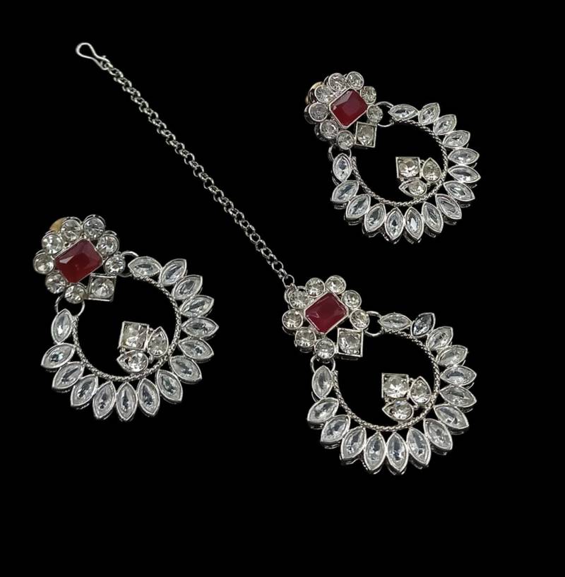 Maroon rhodium-plated agate stone necklace set with earrings & maang tikka