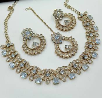 White color necklace set with earrings and maang tikka     agate stone, antique gold plating 2