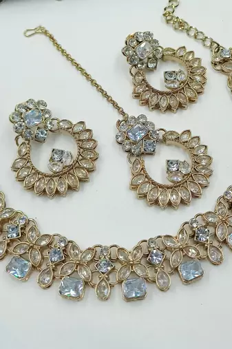 White color necklace set with earrings and maang tikka     agate stone, antique gold plating