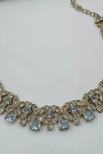 White color necklace set with earrings and maang tikka     agate stone, antique gold plating