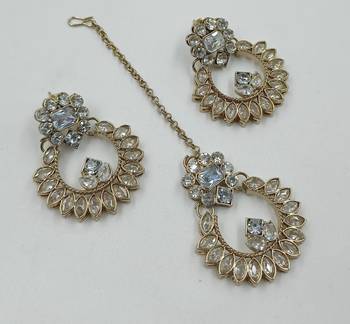 White color necklace set with earrings and maang tikka     agate stone, antique gold plating 4