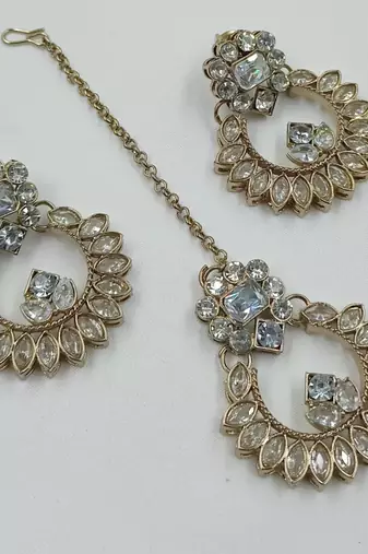White color necklace set with earrings and maang tikka     agate stone, antique gold plating