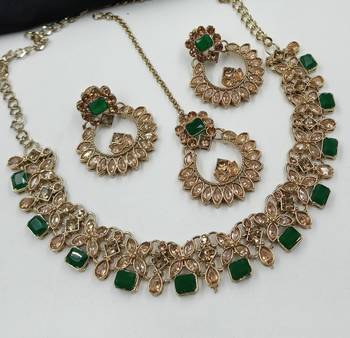 Green color necklace set with earrings and maang tikka     agate stone, antique gold plating 2