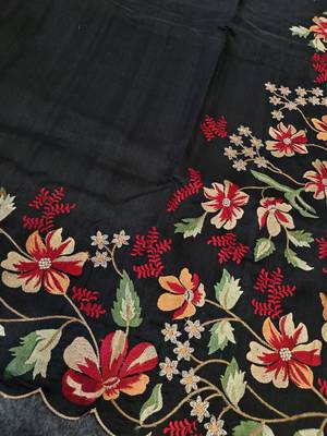 Black matka silk saree with heavy floral embroidery border with running blouse 3