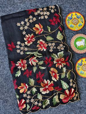 Black matka silk saree with heavy floral embroidery border with running blouse 5