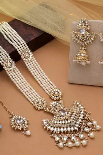 White color long kundan necklace set