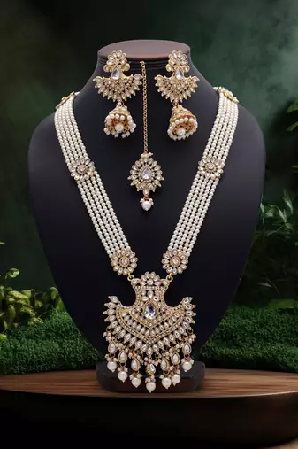 White color long kundan necklace set