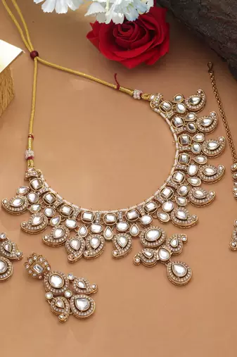 White color kundan necklace set