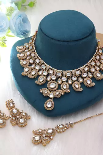 White color kundan necklace set