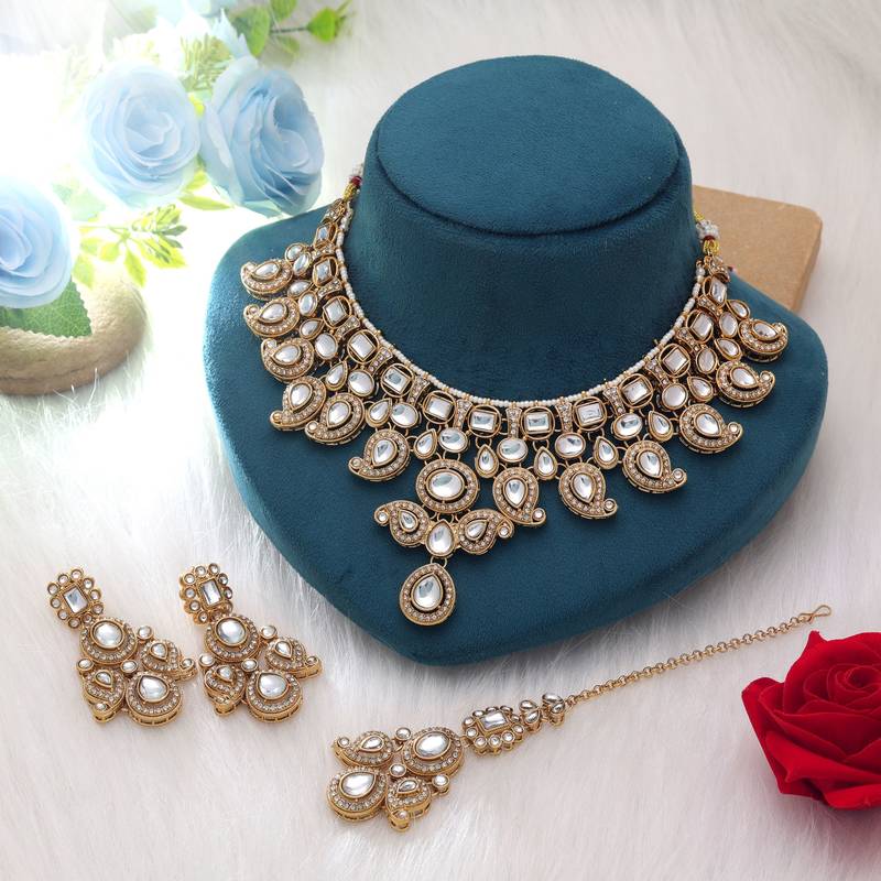 White color kundan necklace set