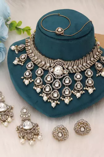 White color kundan necklace set