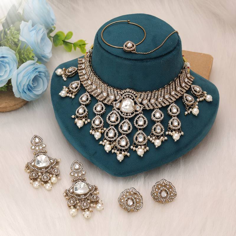 White color kundan necklace set