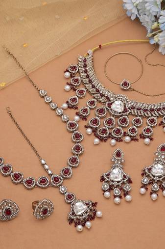 Red color kundan necklace set