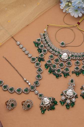 Green color kundan necklace set