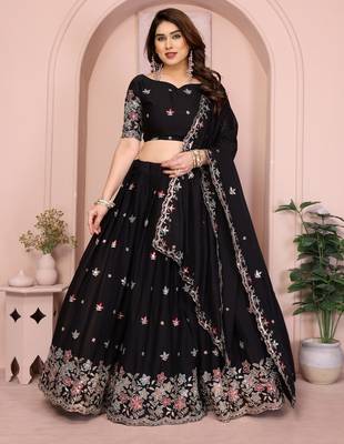 Womens's Star Georgette Traditional Motiff Semi Stitched Lehenga Choli With Cnotrance Dupatta Set 1